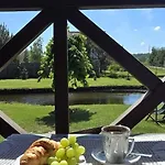 Dom wakacyjny With Private Pond, Jacuzzi And Sauna Lipusz