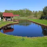 With Private Pond, Jacuzzi And Sauna Dom wakacyjny Lipusz