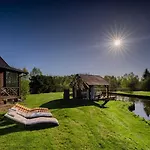 With Private Pond, Jacuzzi And Sauna Dom wakacyjny *