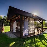 With Private Pond, Jacuzzi And Sauna Dom wakacyjny